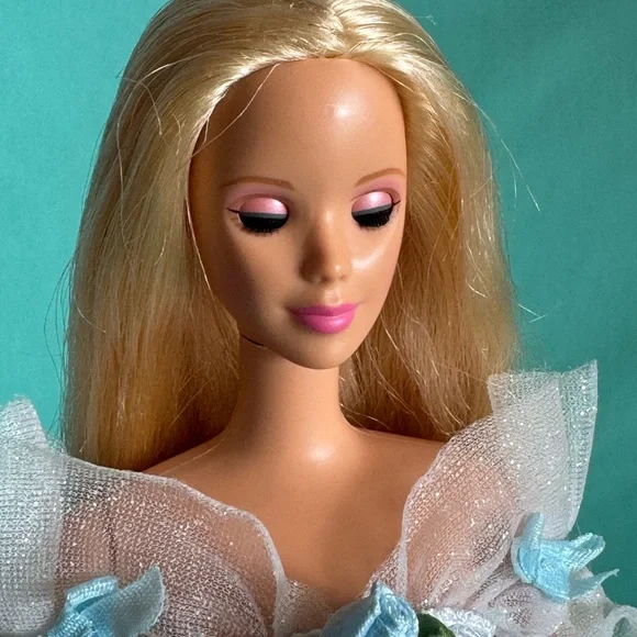 Sleeping beauty Barbie 1998 - Picture 11 of 17